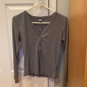 Woman’s V neck long sleeve Henley from Old Navy size medium in great condition